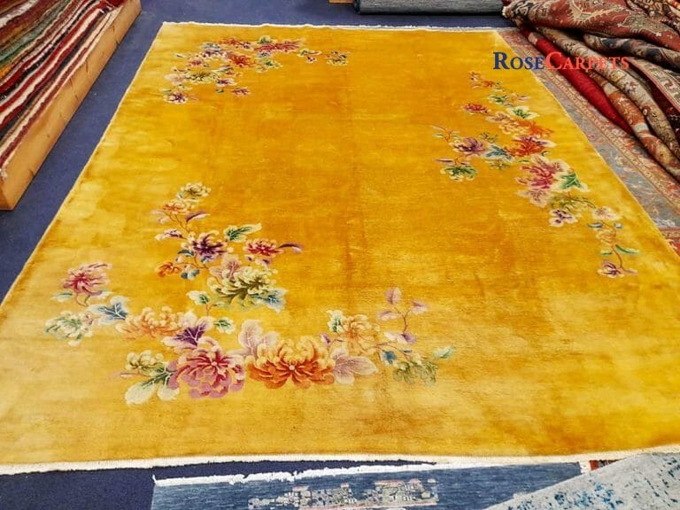 Tappeto Cinese Nicholson prima metà del ‘900 Bellissimo tappeto antico di vecchia manifattura. Misura cm 355×273 Codice 2252