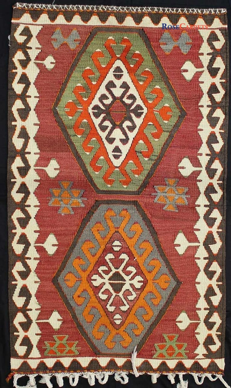 Tappeto Kilim del villaggio di Konya di vecchia manifattura. Misura 124×77 cm Cod. 3314